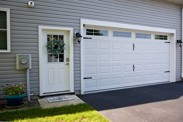 24/7 Emergency Garage Door Panel Replacement experts in Roslyn Estates, NY